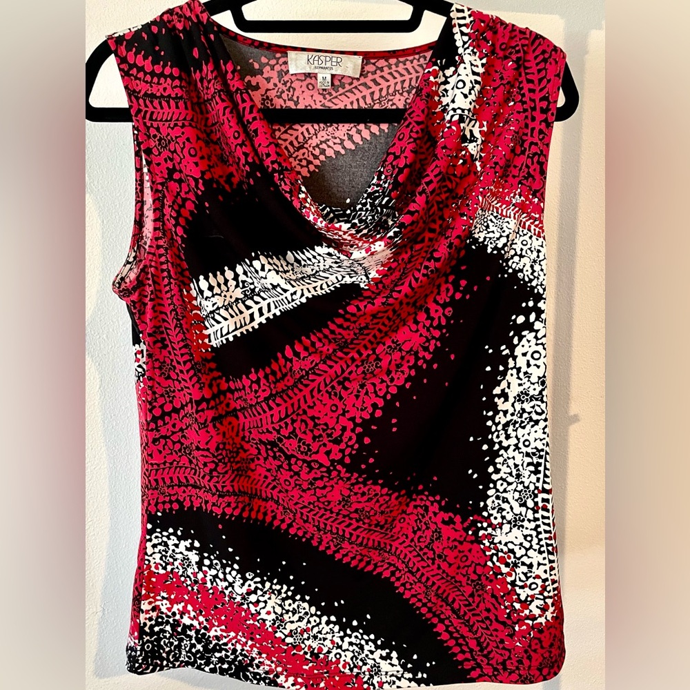 Kasper Sleeveless Stretch Top With Scooped Neckline. Red, Black And White, Sz M